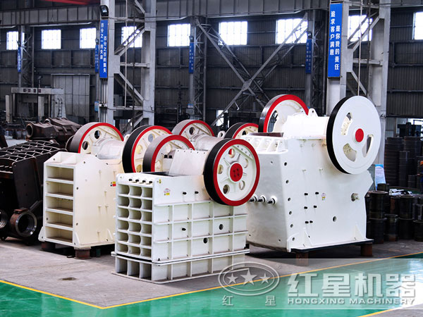 細(xì)碧巖顎式破碎機(jī)實拍