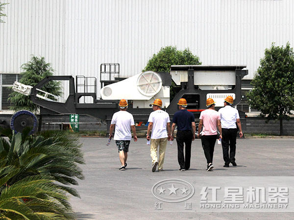 移動汽車打石子機用戶參觀廠區