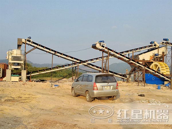 越南用戶河卵石制砂機生產線現場