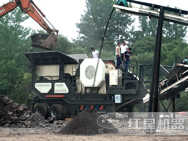 每小時200-375噸/小時流動式煤炭破碎機生產現場