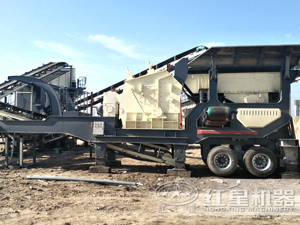 流動式反擊式破碎機設備用戶生產煤炭現場