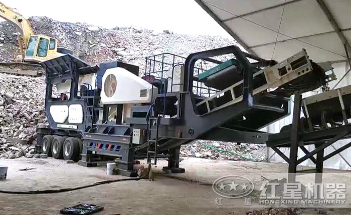 建筑垃圾移動破碎站現(xiàn)場抓拍