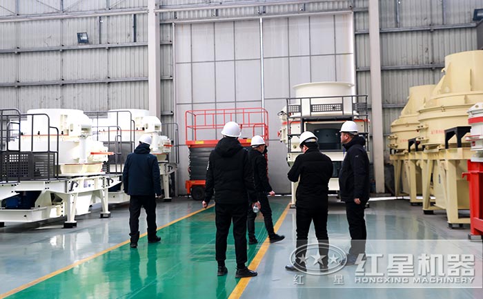 用戶考察新型制砂機廠區