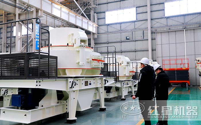 客戶到廠參觀第三代制砂機，并進行現(xiàn)場免費技術咨詢