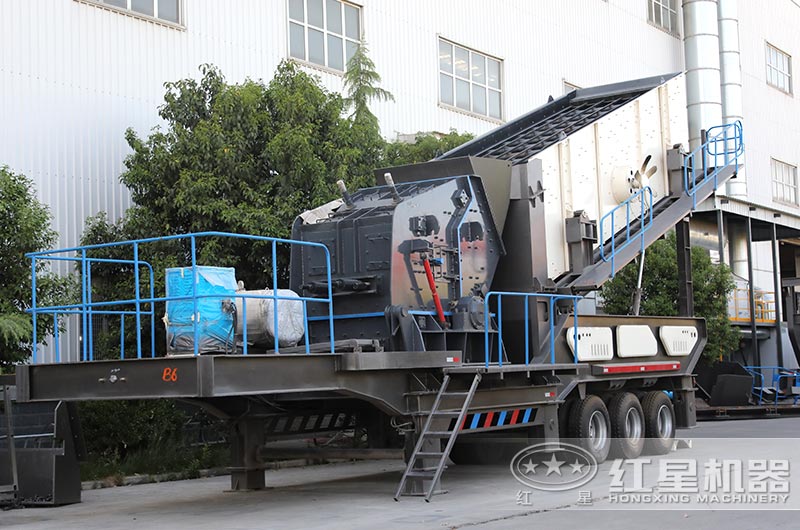 反擊式移動破碎機(jī)圖片